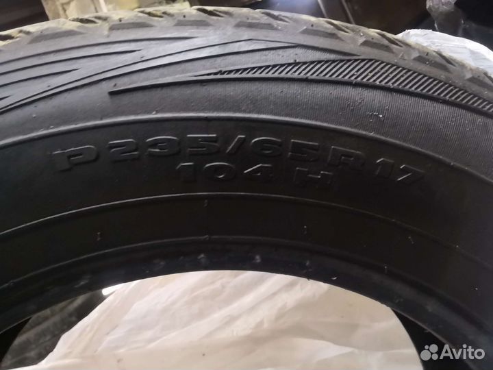 Kumho Road Venture APT KL51 235/65 R17