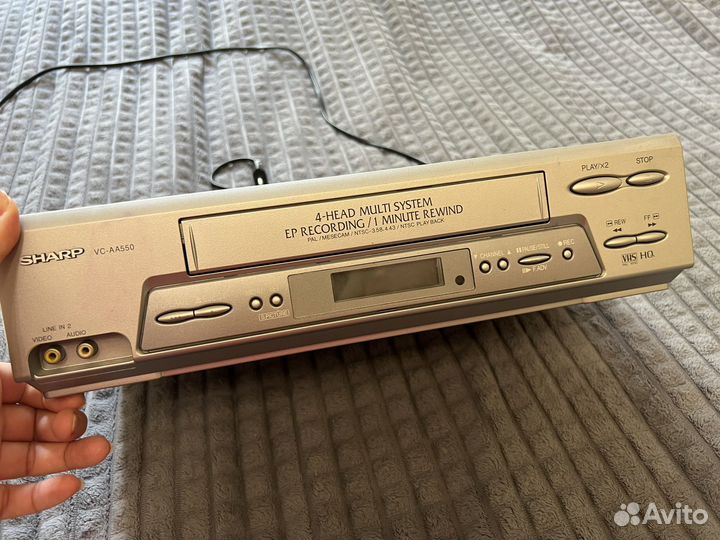 Видеомагнитофон vc-AA550