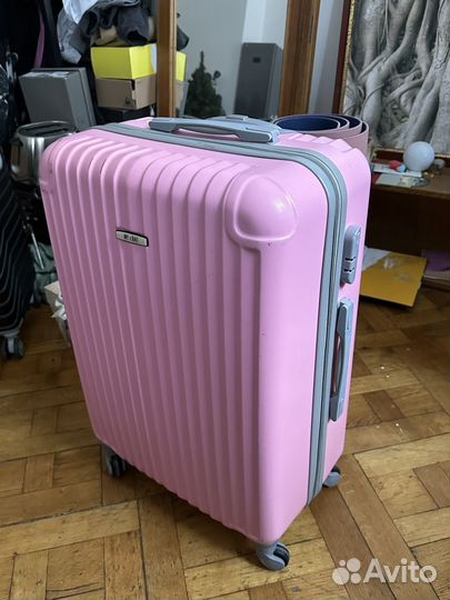 Чемодан большой на колесах
