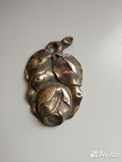 Серебряная брошь