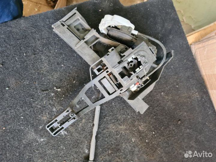 Замок боковой двери задний правый Ford Focus 3 1.6