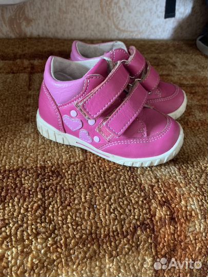 Кроссовки для девочки