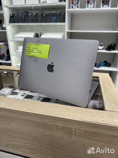 Apple MacBook Pro 13 (2017) 16/256 GB