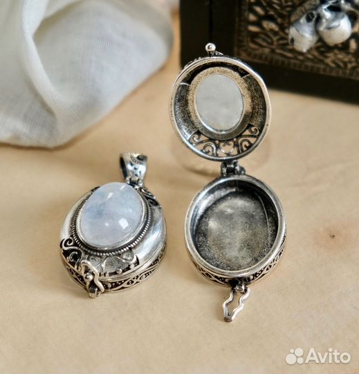 Подвеска с лунным камнем (адуляром)