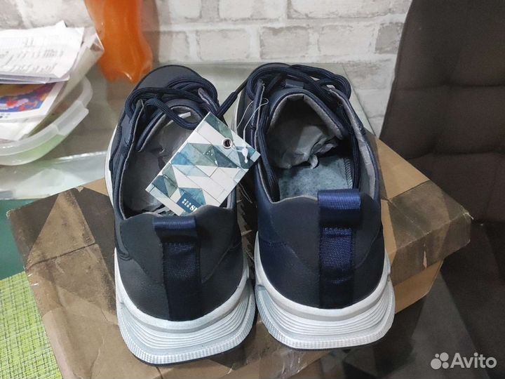 Кроссовки мужские 42 размер новые