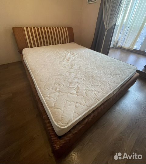 Кровать двухспальная