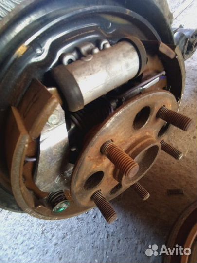 Ступица задняя левая Toyota Esquire ZRR80 3ZR-FAE