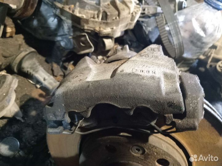 Поворотный кулак правый Renault Megane III