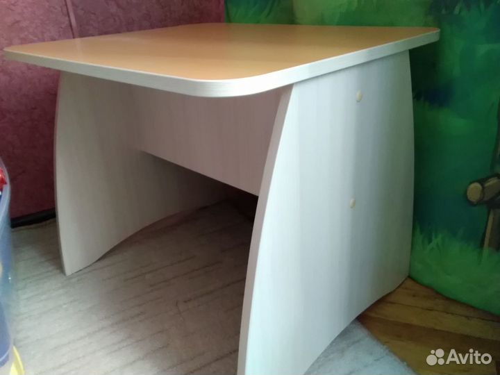 Письменный столик детский