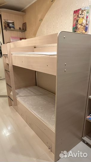 Продаю двухъярусную детскую кровать