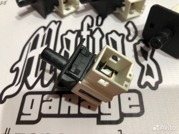 Концевик двери Mercedes-Benz E-Class W211 M272.964