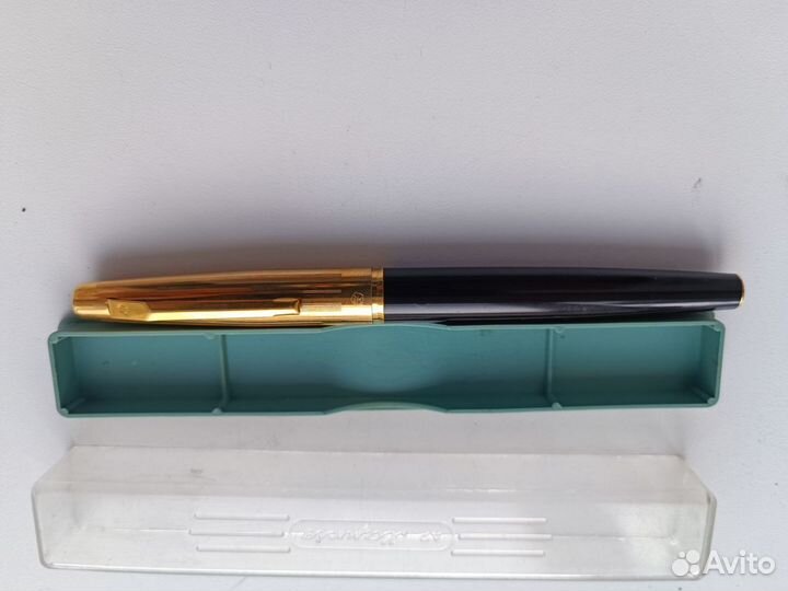 Ручка с золотым пером в футляре. Харьков