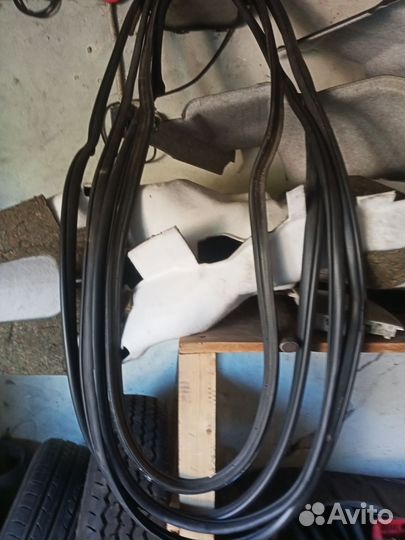 Уплотнитель двери Мазда 6