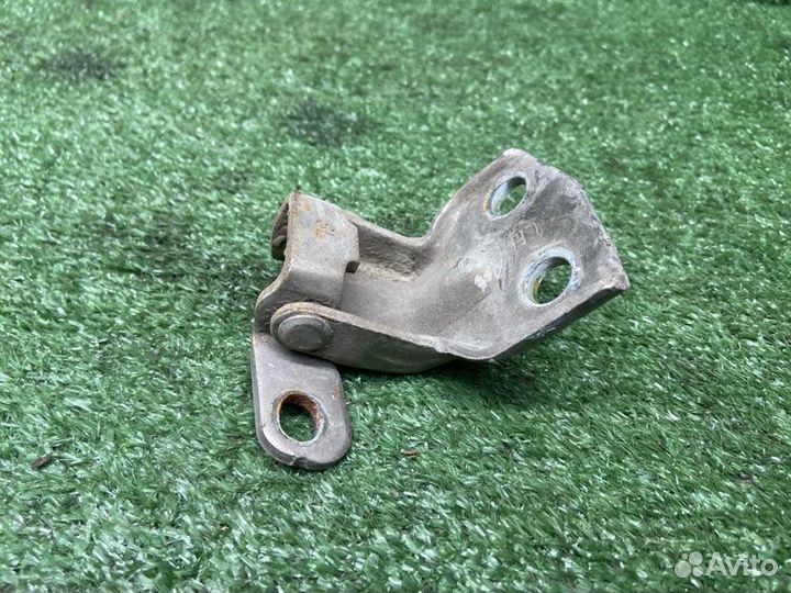 Петля двери задняя левая Kia Shuma