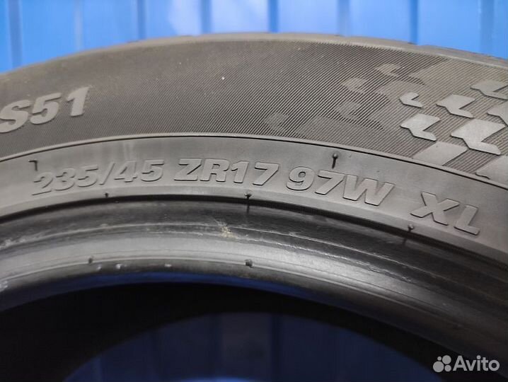 Kumho Ecsta HS51 235/45 R17