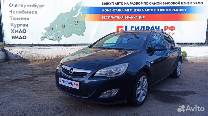 Интеркулер Opel Astra J 1302148