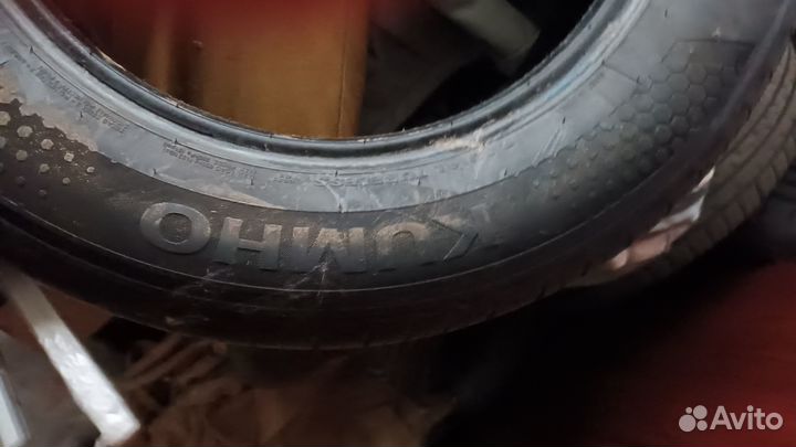 Kumho 852 215/60 R16