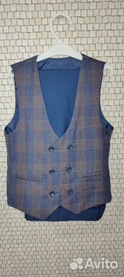 Костюм тройка + 2 рубашки