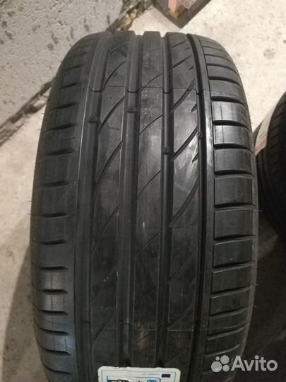 Maxxis Victra Sport SUV VS5 235/45 R19 99Y