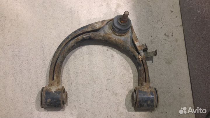 Рычаг передний верхний левый Toyota Land Cruiser