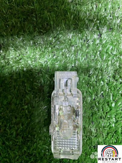 Фонарь салона (плафон) задний левый Volkswagen 6