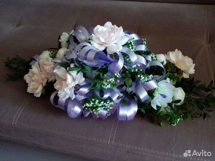 Юбка для свадебного стола, композиция из цветов