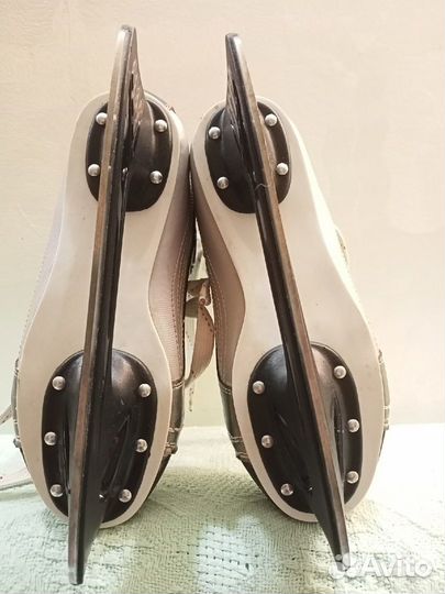 Коньки хоккейные