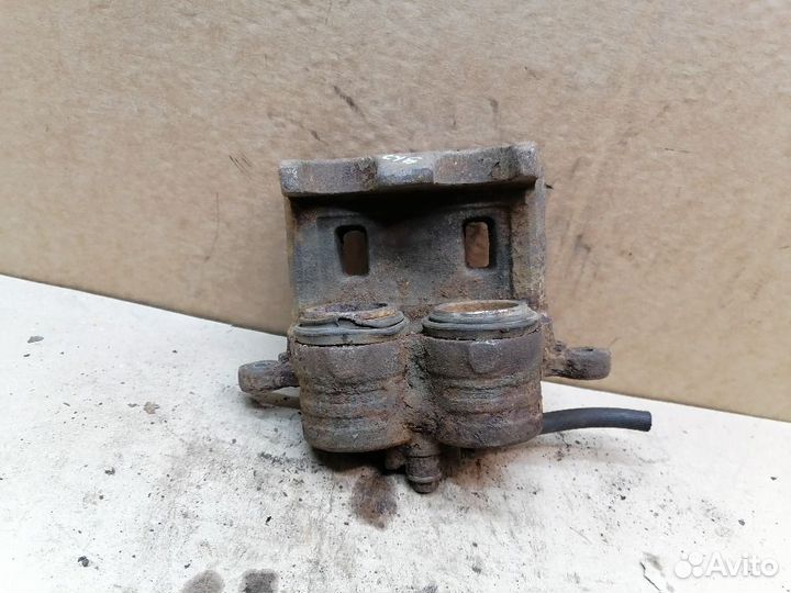 Суппорт передний правый Forester Legacy Impreza