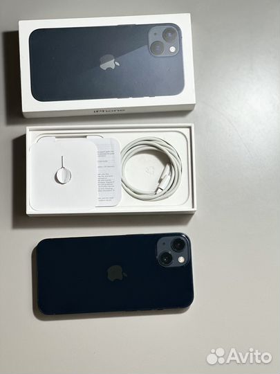 Телефон iPhone 13