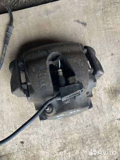 Тормозные суппорта Мерседес 210 98 год