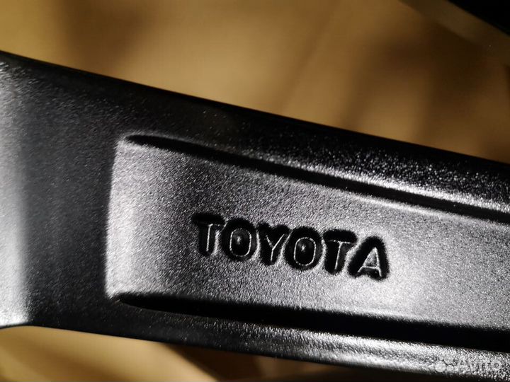 Диски литые Toyota camry V70 R18 новые оригинал