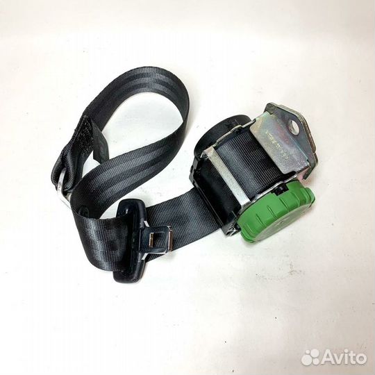Ремень безопасности задний на Skoda Octavia A5
