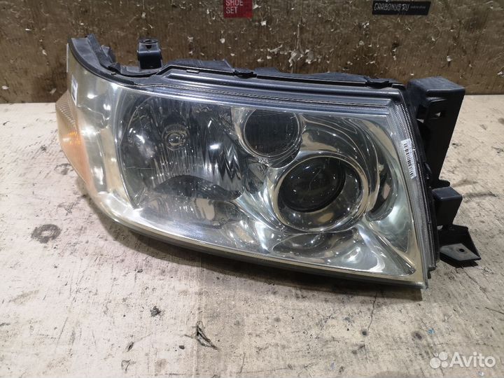 Фара правая Nissan Basara JNU30