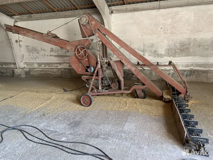 Зернопогрузчик Зерноочистка Зернопогрузчик самопередвижной (ЗПС-100А-02), 2002