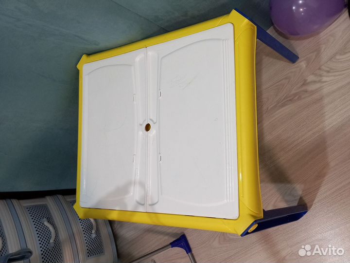 Столик PicnMix для настольных игр и рисования