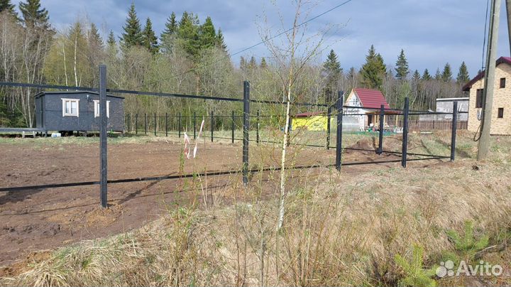 Забор для дачного участка на сваях