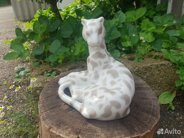 Фарфоровая статуэтка leopard