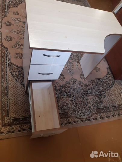 Компьютерный стол