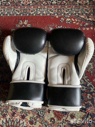 Боксерские перчатки 12 oz
