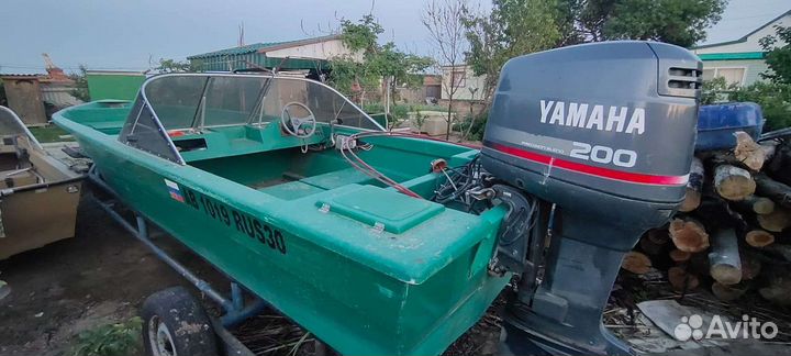 Лодка Астраханка мотор Ямаха 200