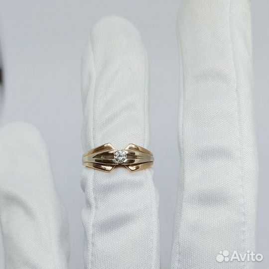 Кольцо с природным камнем Золото