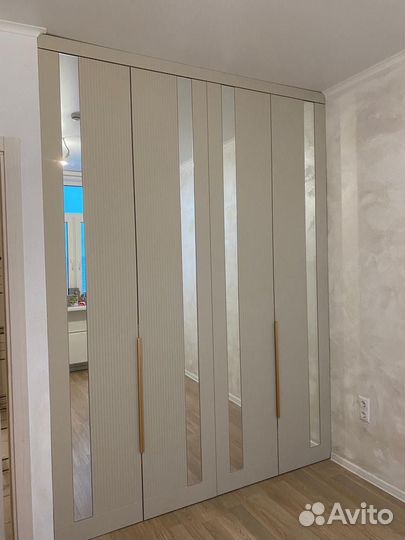 Шкаф с зеркалами