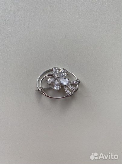 Серебряная брошь