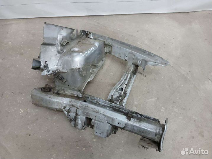 Передняя левая четверть Audi A6 C5