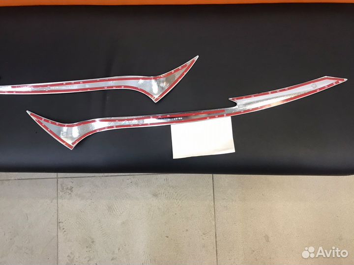 Накладки на фары Toyota RAV4 (2012-2019)