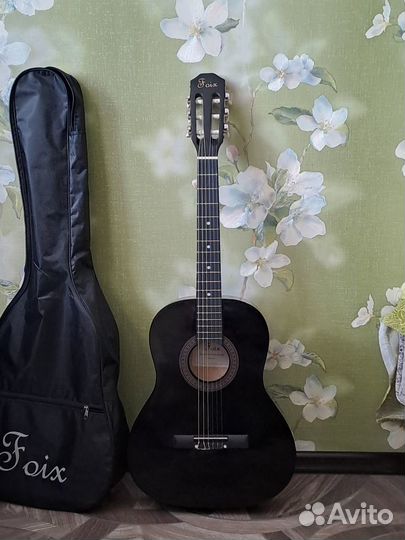 Продам гитару классическую