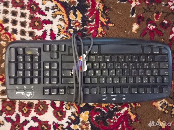 2 монитора и 3 клавиатуры