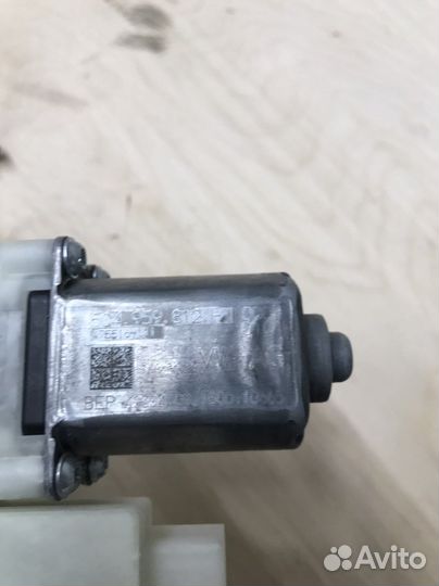 Моторчик стеклоподьемника задний левый Passat B8