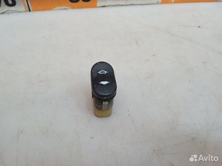 Кнопка стеклоподъемника Ford Focus 1 1.6 2001