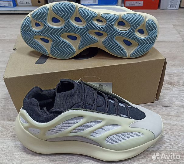 Кроссовки Adidas Yeezy Boost 700 V3